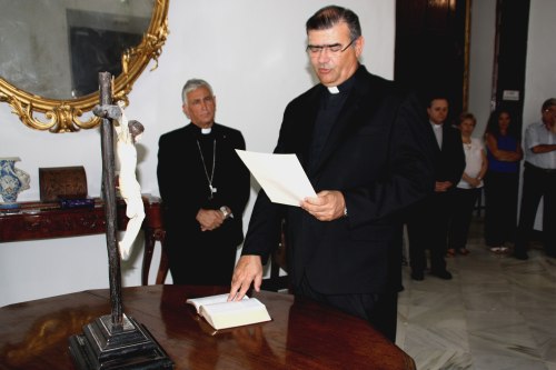 El nuevo Ecónomo jura su cargo ante Monseñor Zornoza