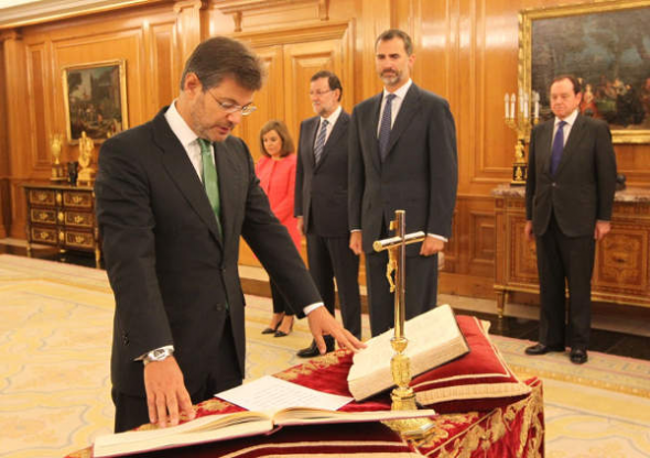 El ministro de Justicia, Rafael Catalá, jura su cargo ante el rey Felipe VI